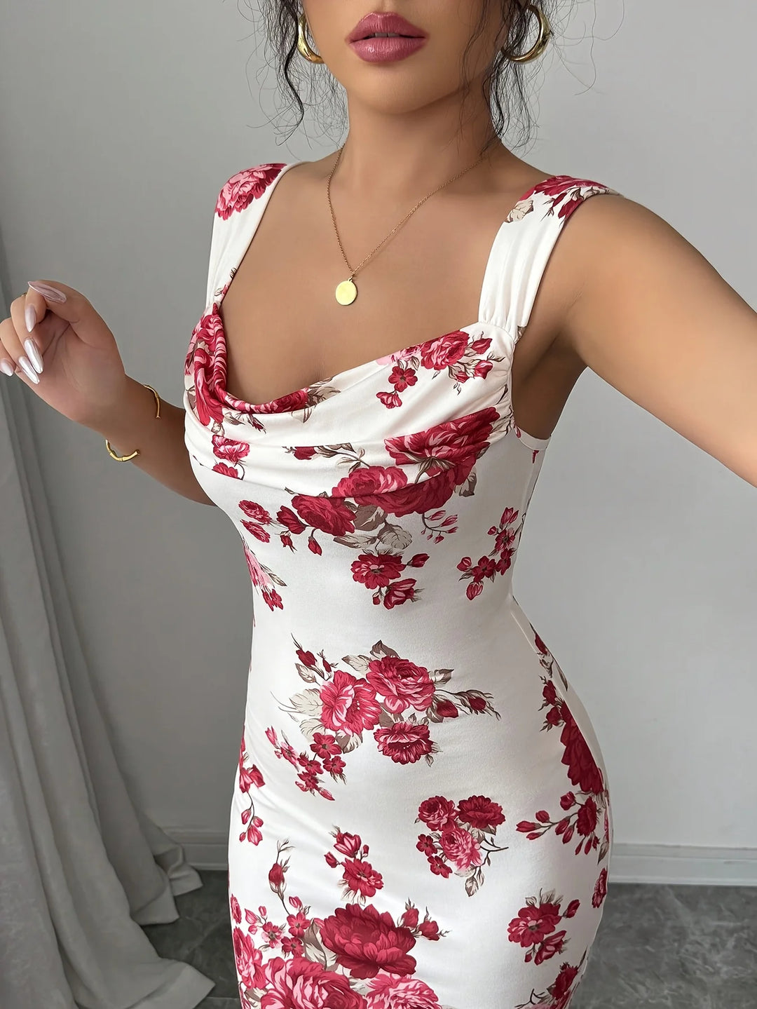 Elin® Rosalie Maxiklänning – Romantisk Elegans i Figurnära Siluett