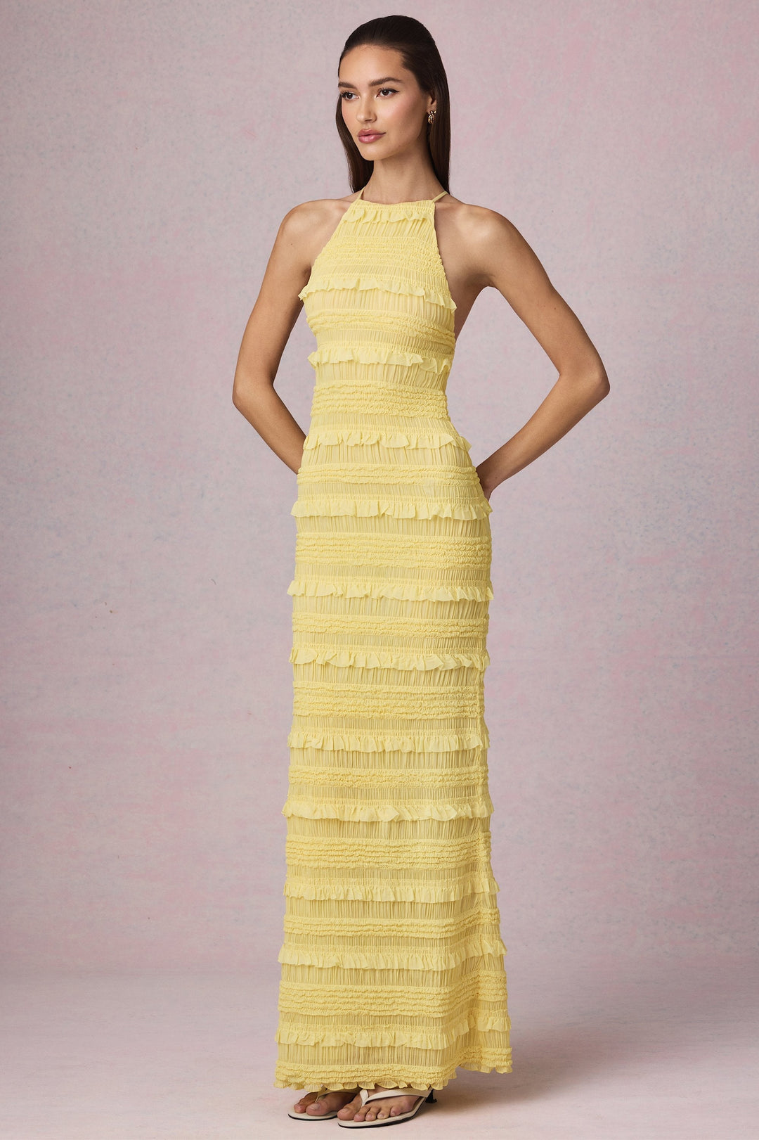 Elin® Halterneck Maxi Klänning – Magtäckande & Eleganta Volanger